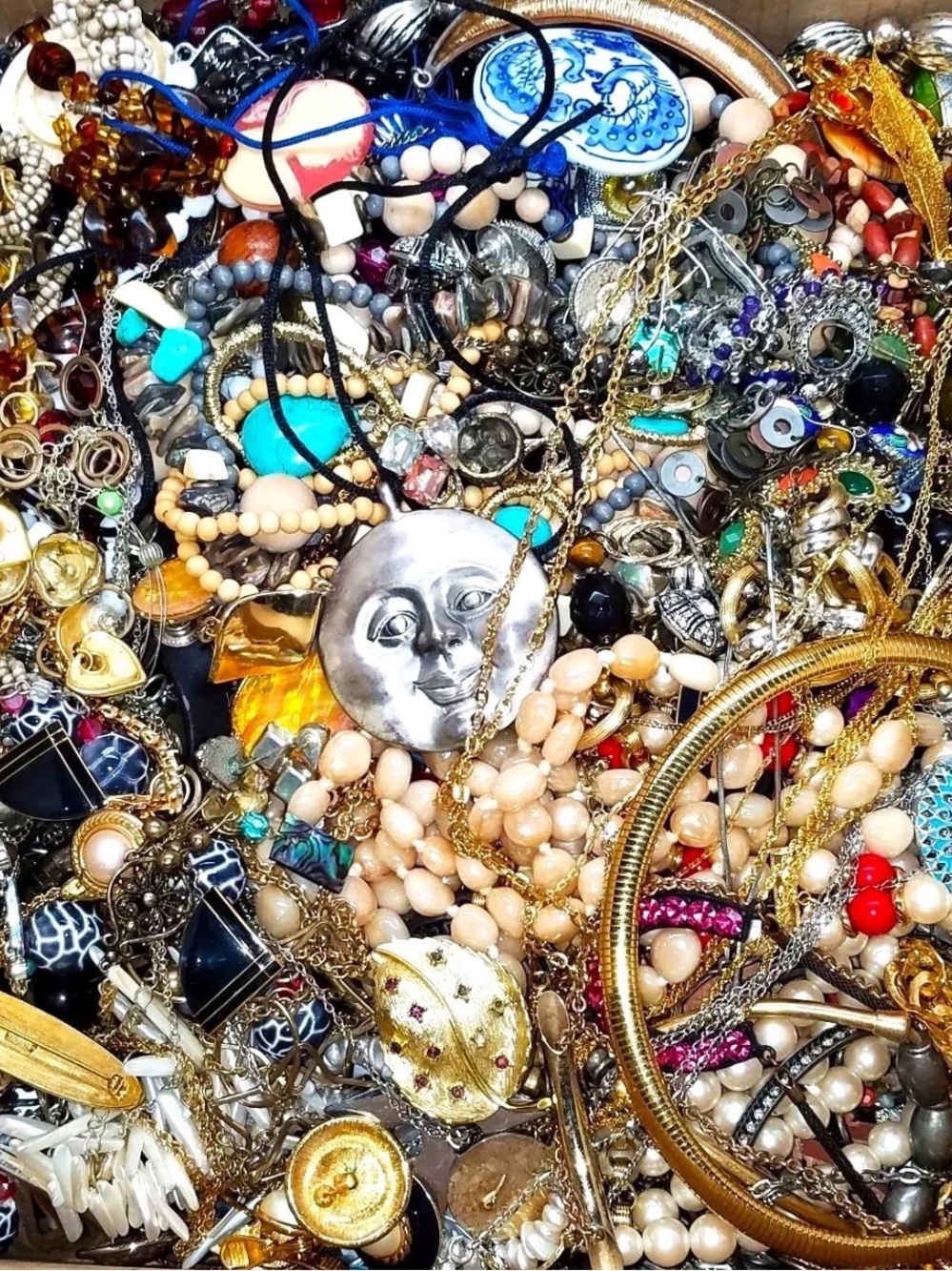 1 LB Curated Jewelry Lot | Personalized Style Vibe | Boutique Treasure Box - Picture 7 of 15